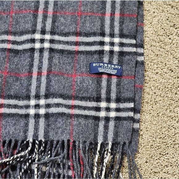 Burberry 100% Wool Grey Nova Check Scarf - Picture 6 of 9